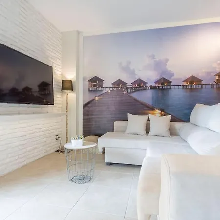 Piso De 2 Habitaciones, 3 Piscinas Y Cerca Del Mar דירה
