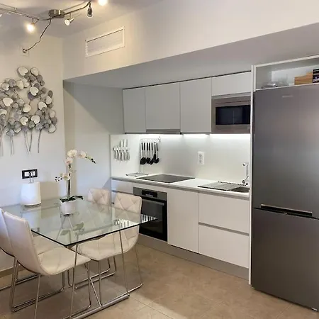 Piso De 2 Habitaciones, 3 Piscinas Y Cerca Del Mar * Roses