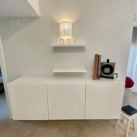Piso De 2 Habitaciones, 3 Piscinas Y Cerca Del Mar דירה רוזס