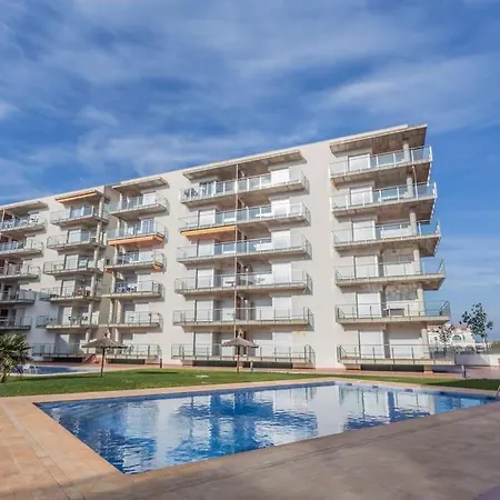 Piso De 2 Habitaciones, 3 Piscinas Y Cerca Del Mar דירה